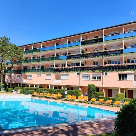 아파트 Girasole Con Piscina, Tipo G Ai Piani *