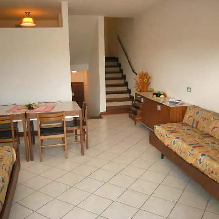 Apartment Girasole Con Piscina, Tipo G Ai Piani